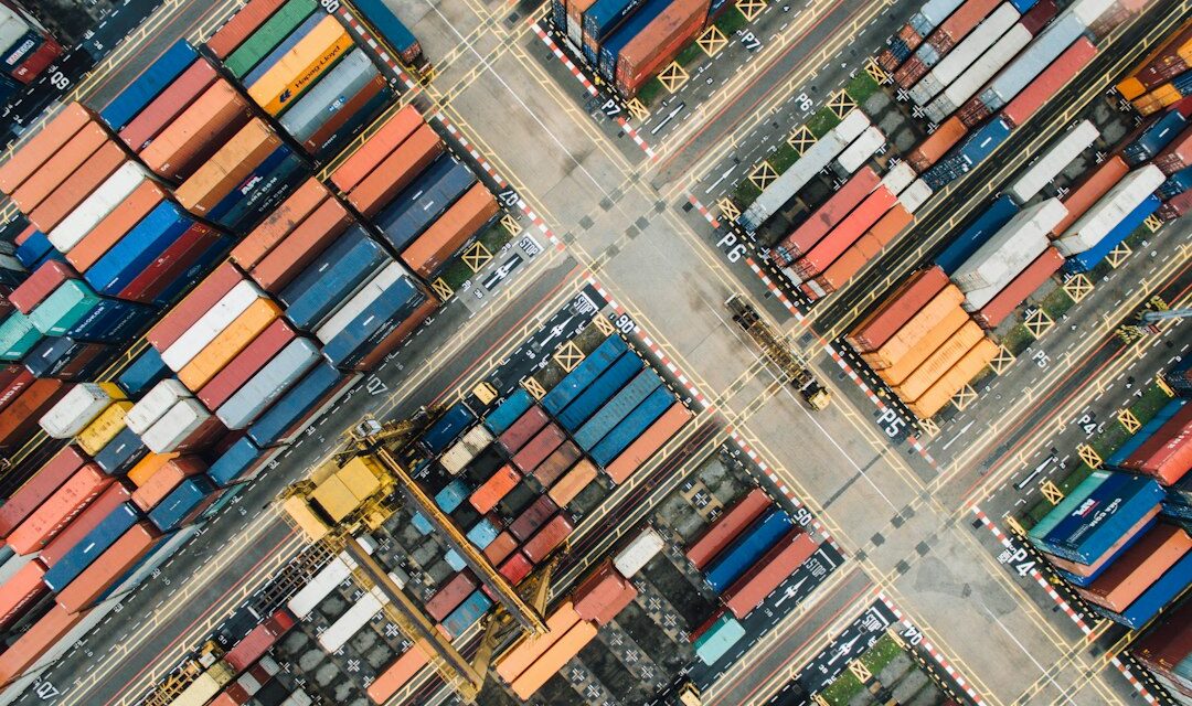 Transloading vs. Direct Container Delivery: A Guide for Canadian Importers